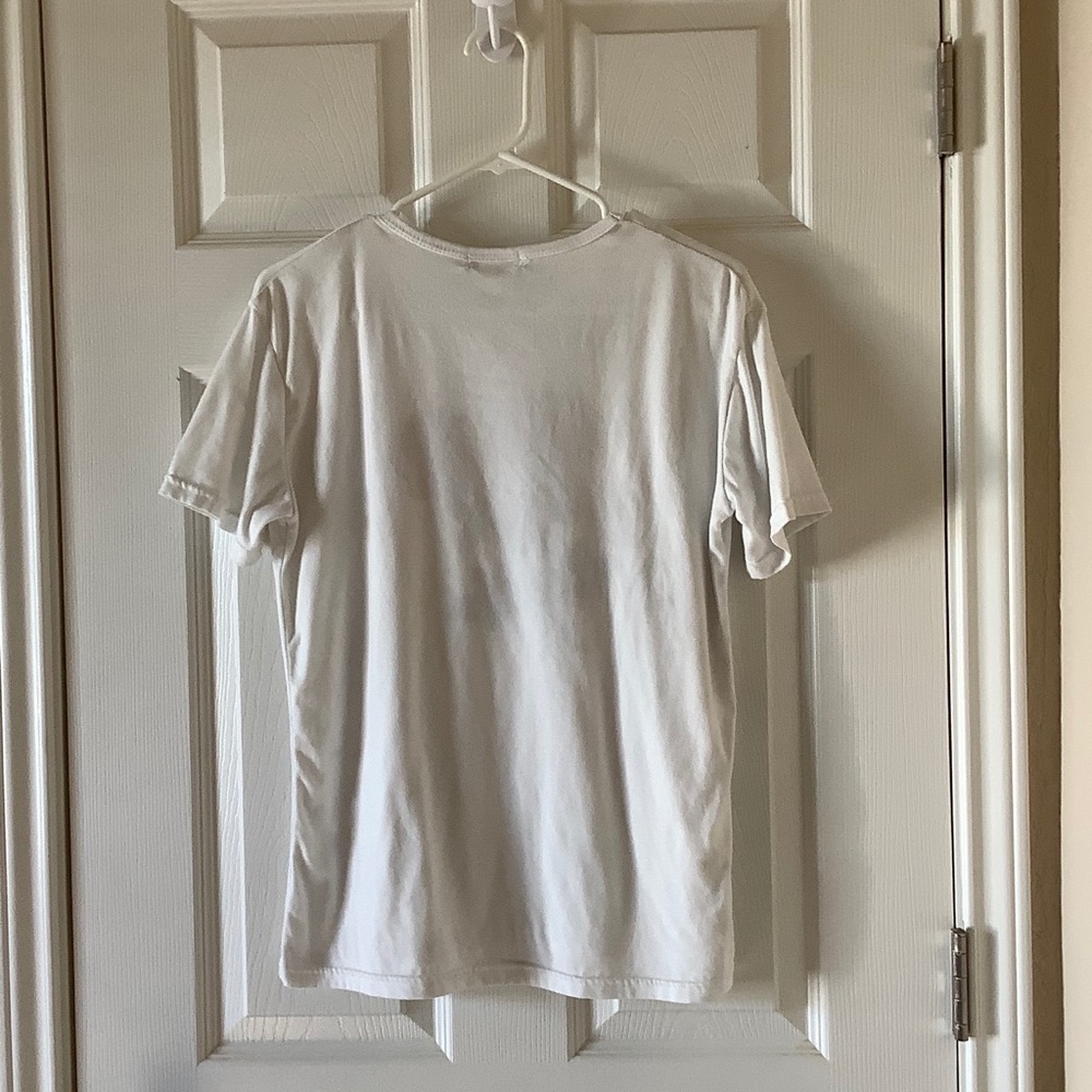 White tee with Roses - Picture 2 of 2